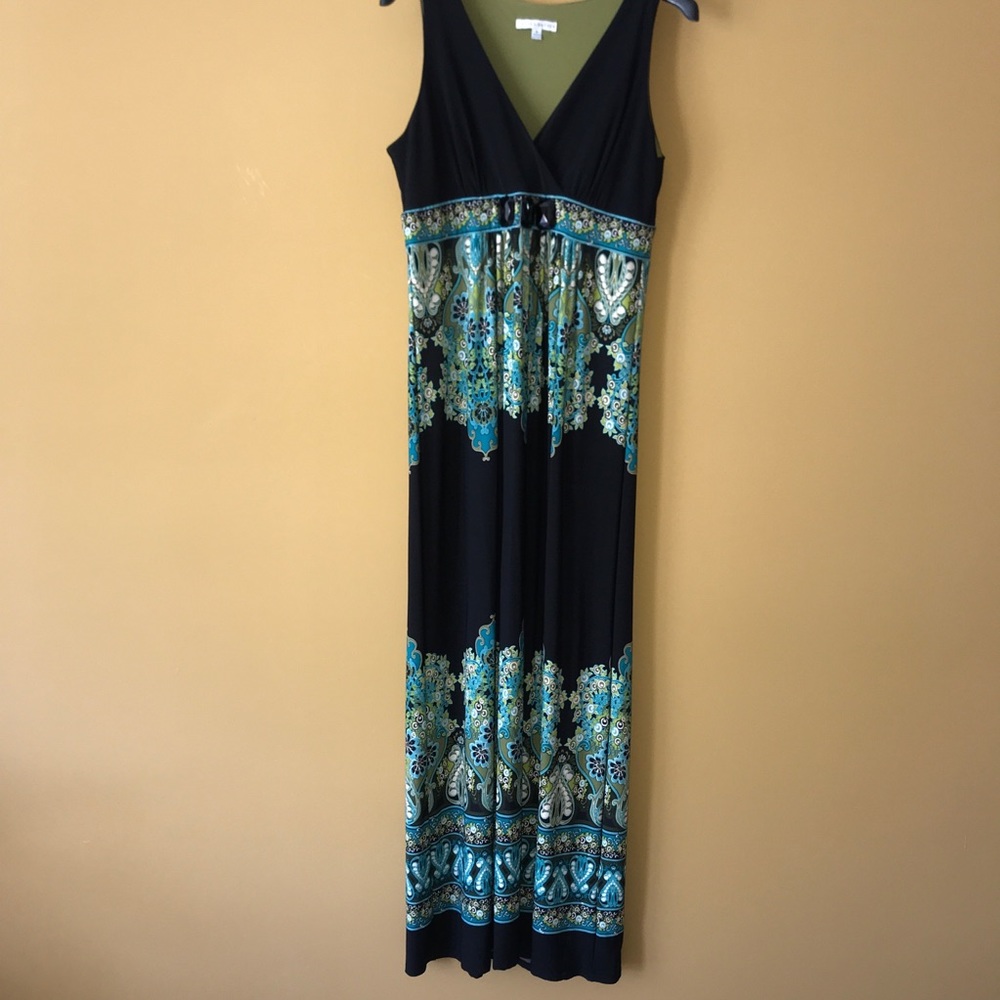 Full length sleeveless dress w/empire waist